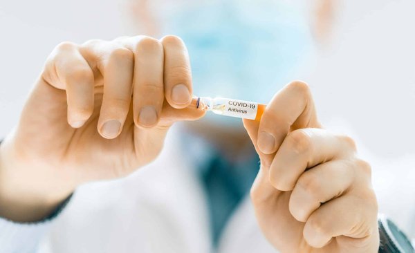 Comment les seniors peuvent-ils intégrer des exercices de renforcement des poignets dans leur routine pour prévenir les douleurs articulaires ?