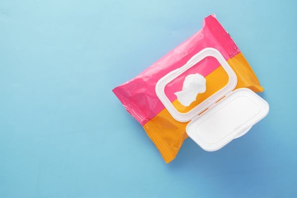 Lingettes humides : l'allié doux pour toute la famille